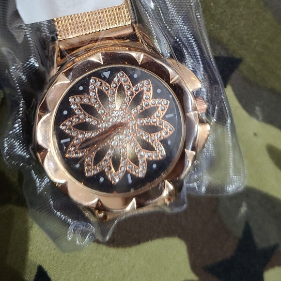 Fashion Women Rose Gold Flower Rhinestone Wrist Wa - Picture 5 of 10